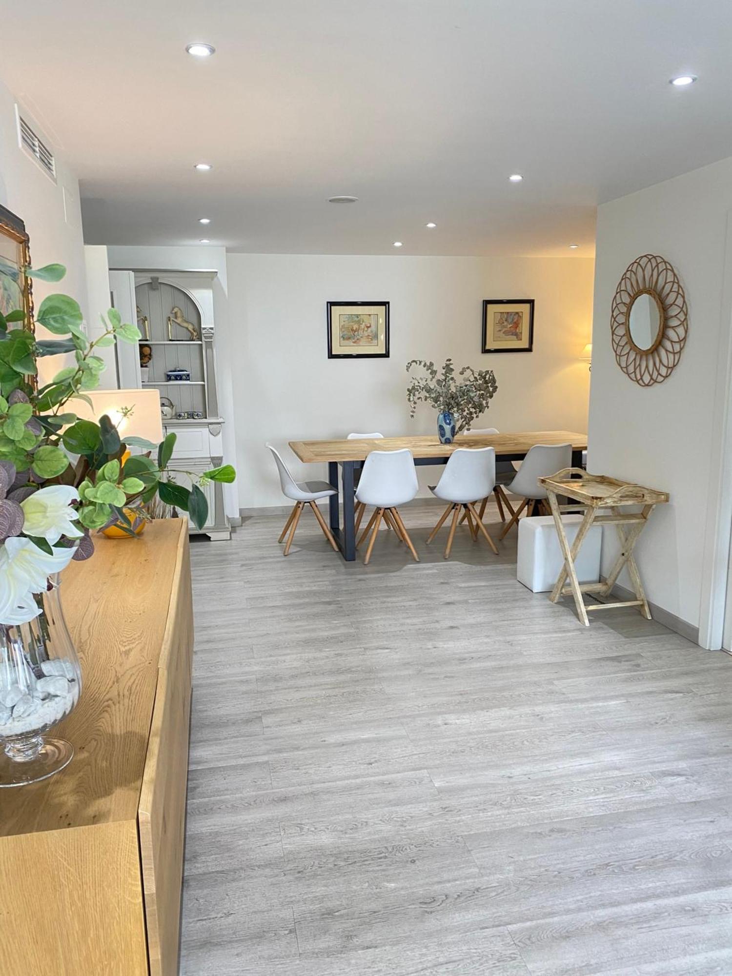 Homely Marbel Center Vistas Al Mar Apartment *
