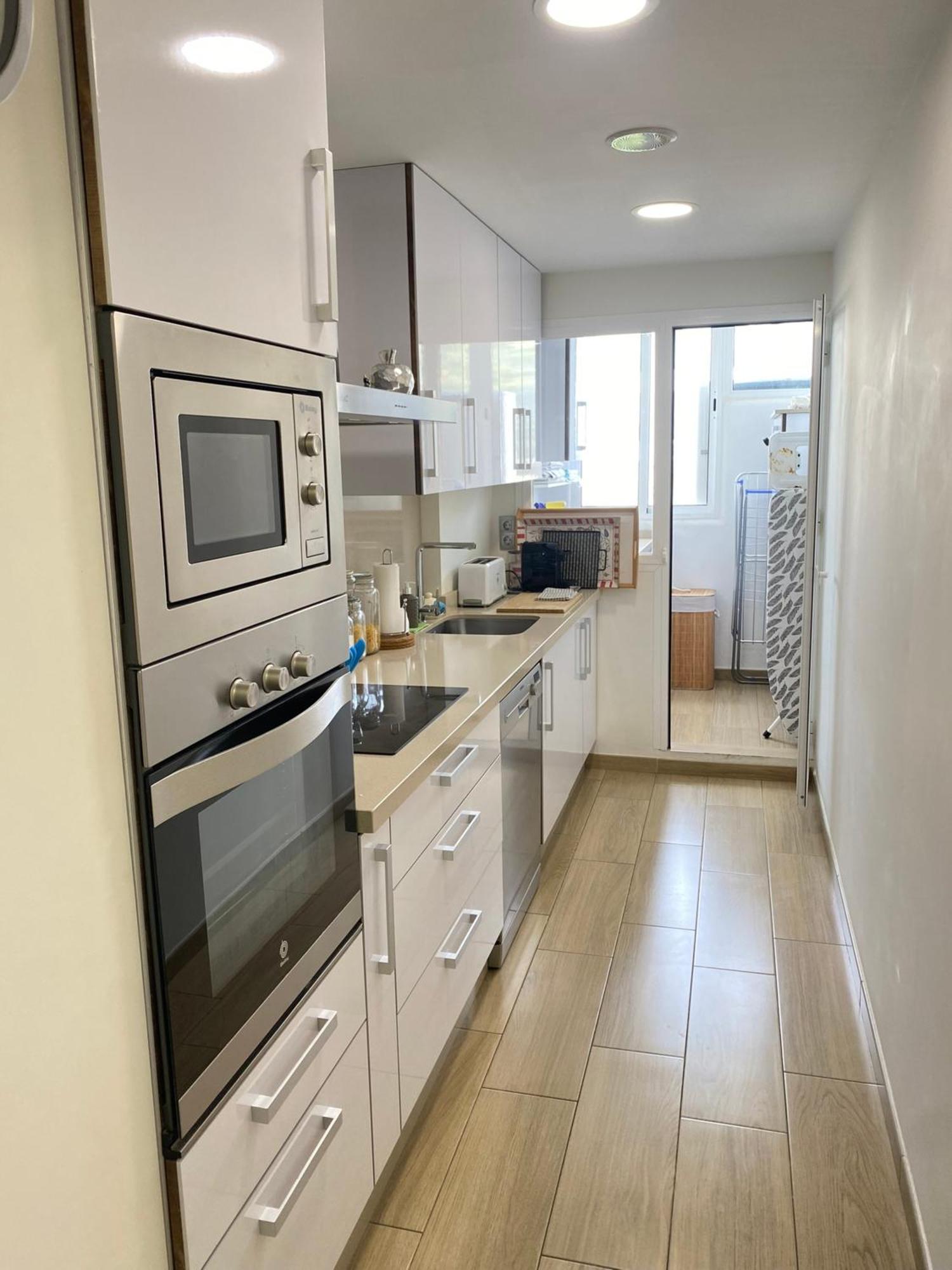 Homely Marbel Center Vistas Al Mar Apartment *